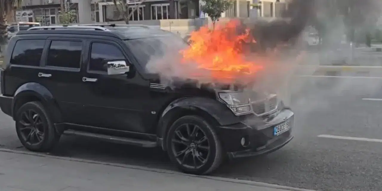 Şırnak’ta Cip ve Yolcu Otobüsü Alevlere Teslim Oldu