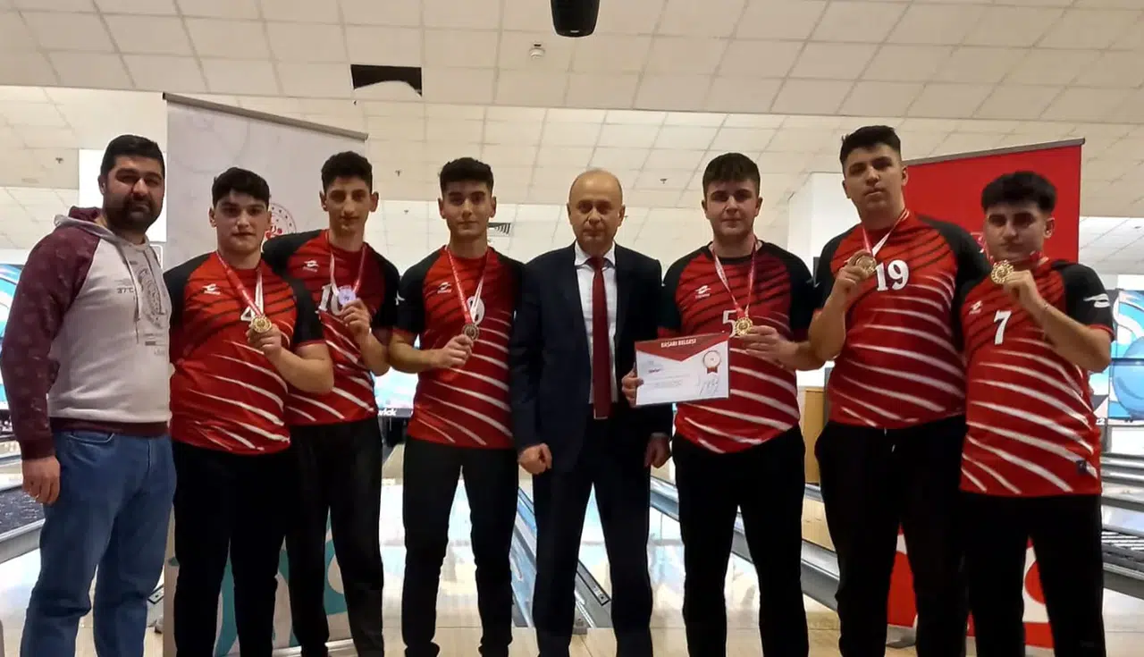 Tahtasız Bowlingcileri Tebrik Etti
