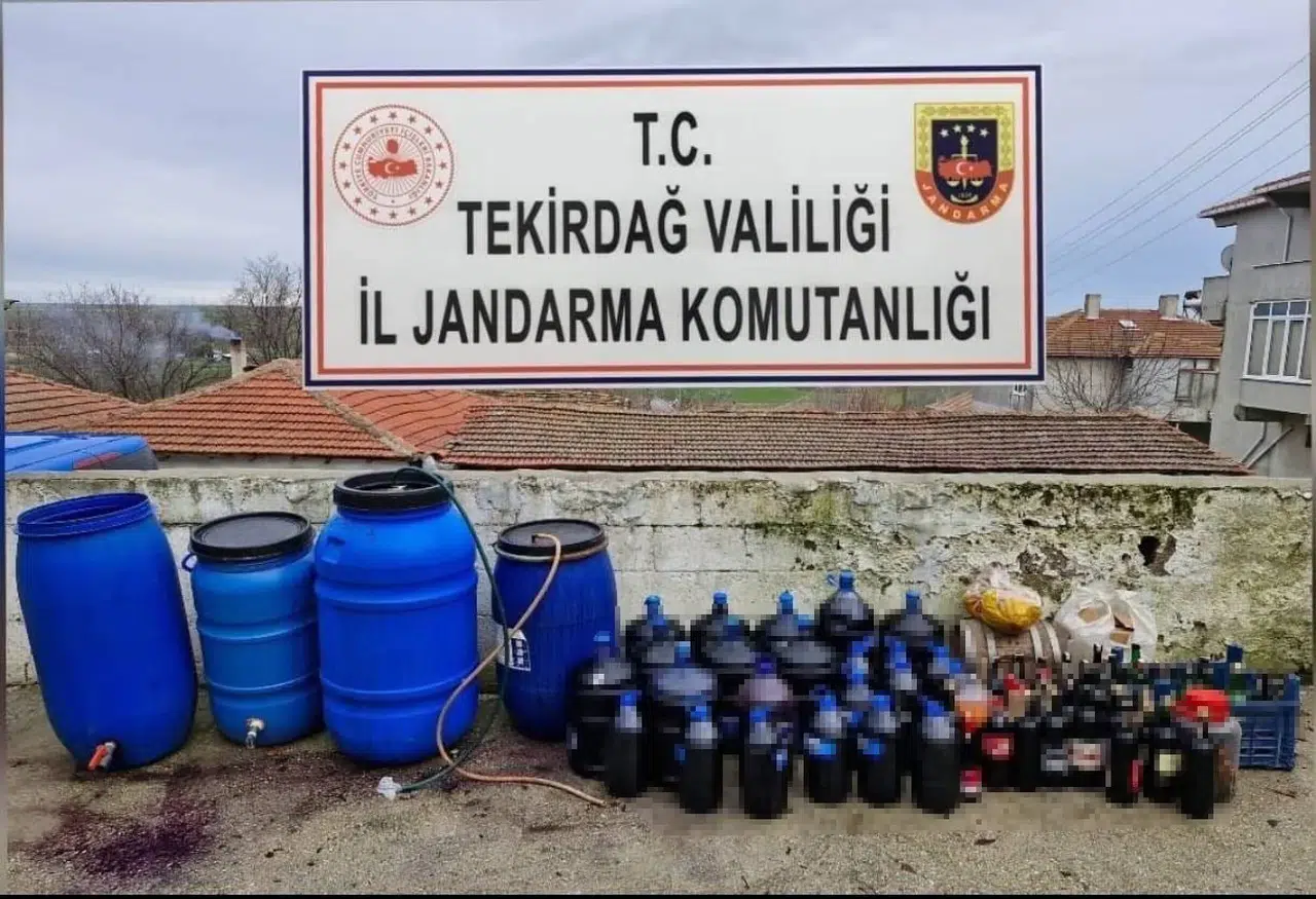 Tekirdağ’da Yılbaşı Öncesi Kaçak Alkol Operasyonu: 2.5 Ton Geçersiz İçki Ele Geçirildi