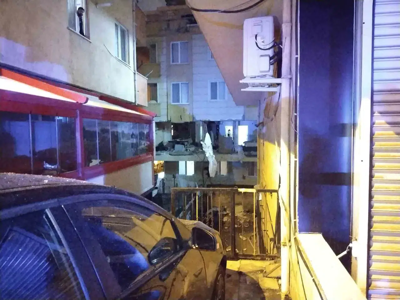 Ümraniye’de Korkutan Patlama: Meskenin Duvarı Yıkıldı