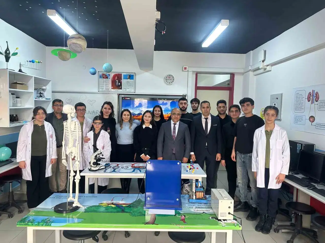 Üniversite Öğrencilerinden Geleceğin Bilim Beşerlerine Laboratuvar Dayanağı