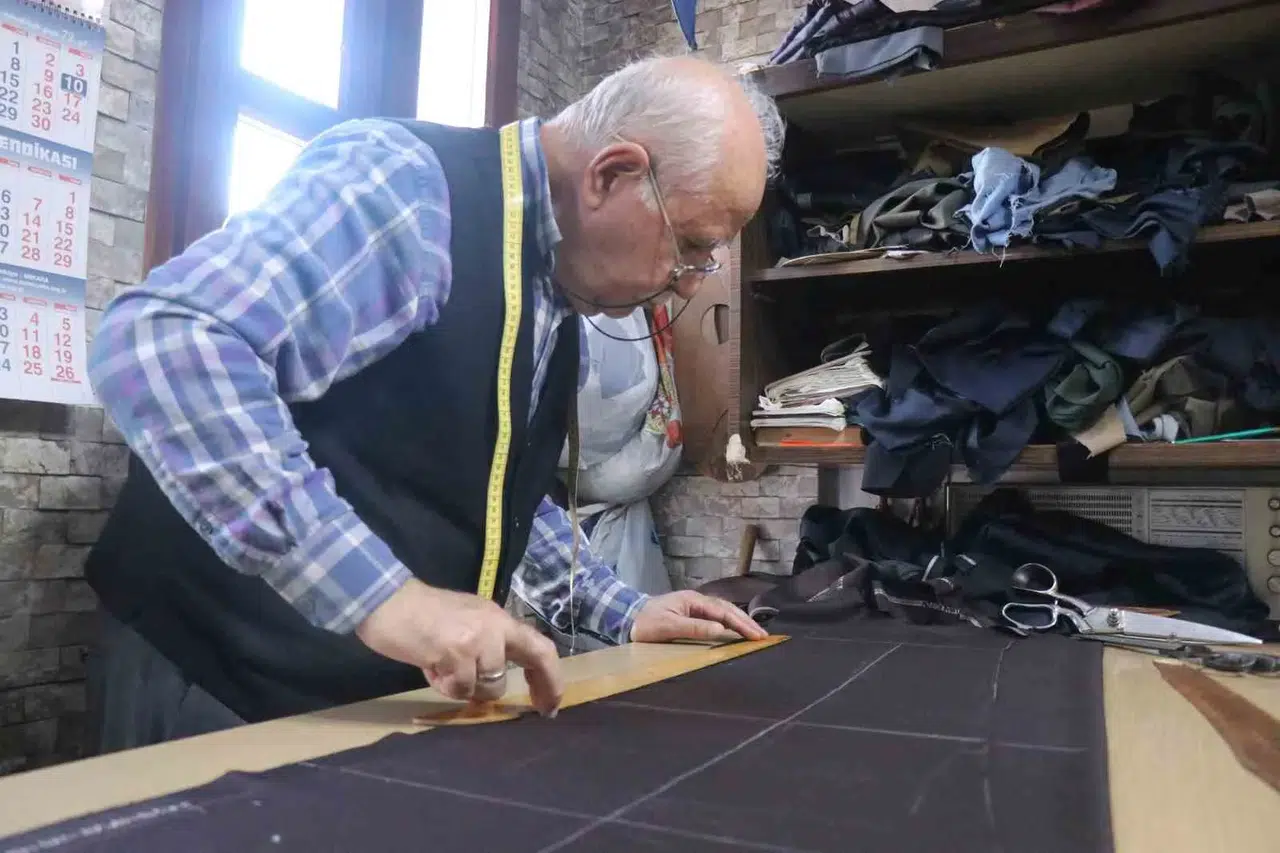 Vaktinde Modaya Taraf Veren Terzilik Mesleği Artık Konfeksiyon Eserlerini Düzeltiyor