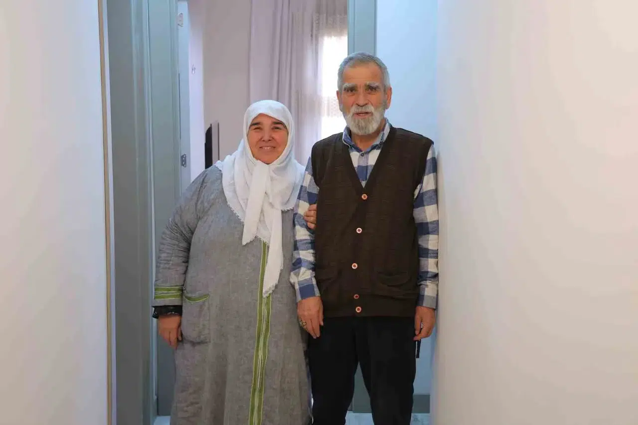 Yeni Yuvasına Kavuşan Depremzede: "Biz Evsiz de Kalabilirdik Fakat Vatansız Olamayız"