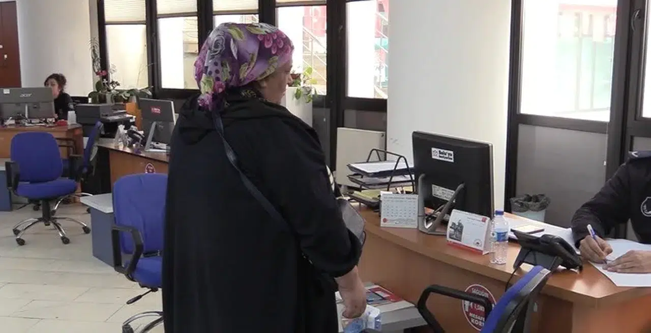 2 Saat İçerisinde Bin 554 Lira Para Toplamış: Dilenciye Suçüstü