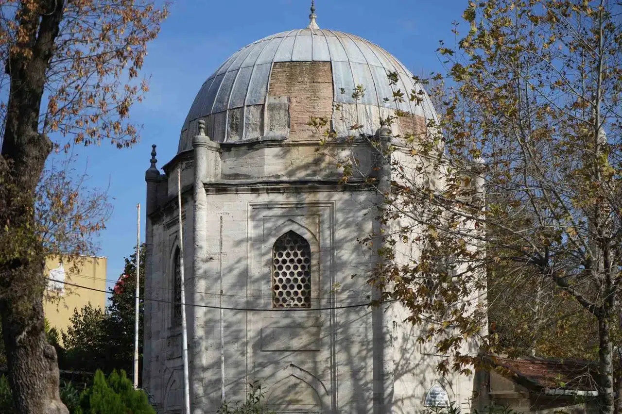 458 Yıllık Gazi Kara Ahmet Paşa Külliyesi’nin Kurşunları Döküldü, Sebilini İnşaat Firması Kullanıyor