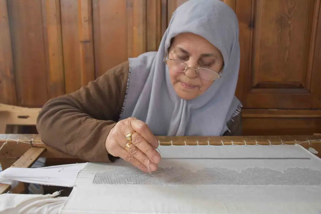70 Yaşındaki Bayan Usta 200 Bin TL’lik Antep İşi Sanat İşliyor