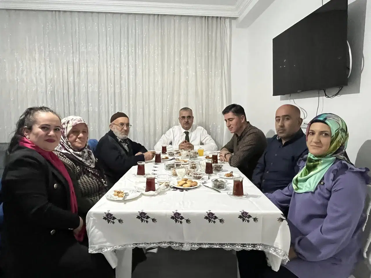 Ahlatcı, Aksoy Ailesine Konuk Oldu