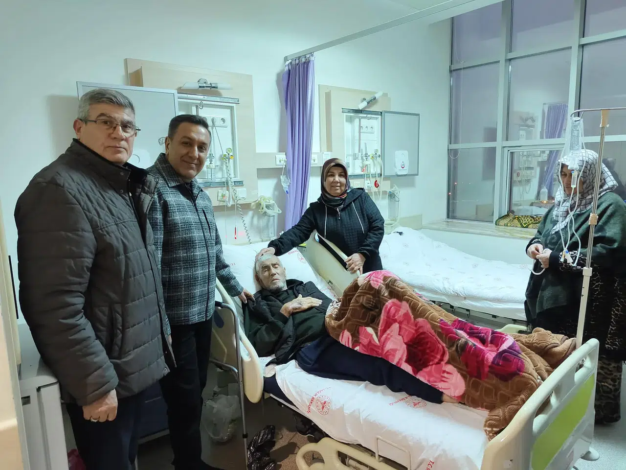 Başkan Dere, Hastaları Yalnız Bırakmadı