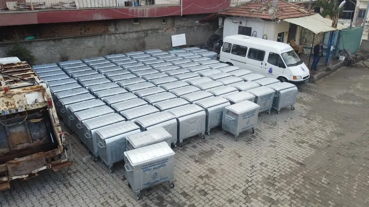 Bayat’a Çöp Konteyneri Desteği