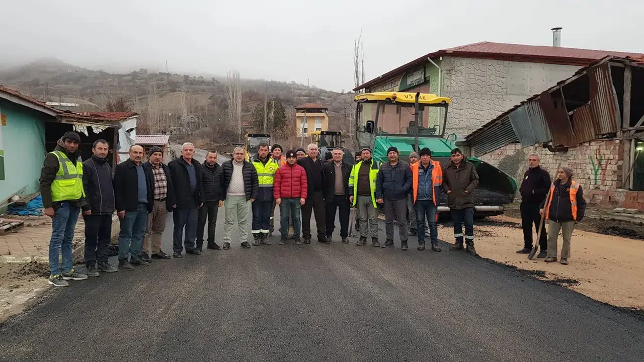 Bayat’ta Caddeler Asfaltla Buluşuyor
