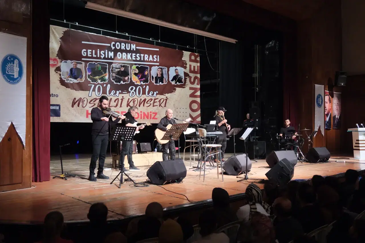 Devlet Tiyatro’da Nostalji Rüzgarı Esti