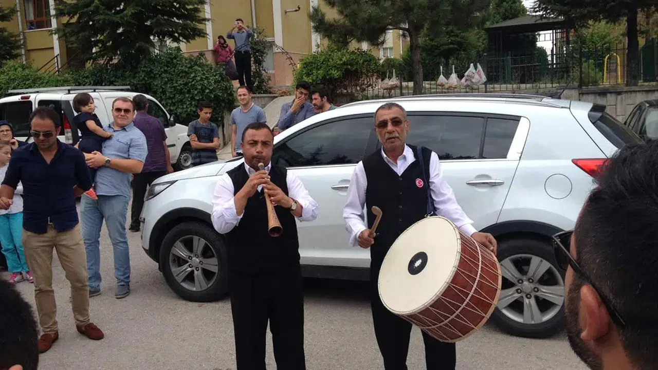 Düğünlerde Davulcuların Para Toplaması Yasaklandı