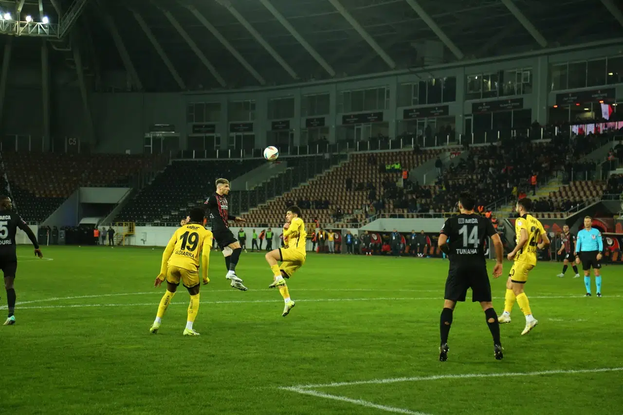 İki Farklı İlk İç Saha Galibiyeti