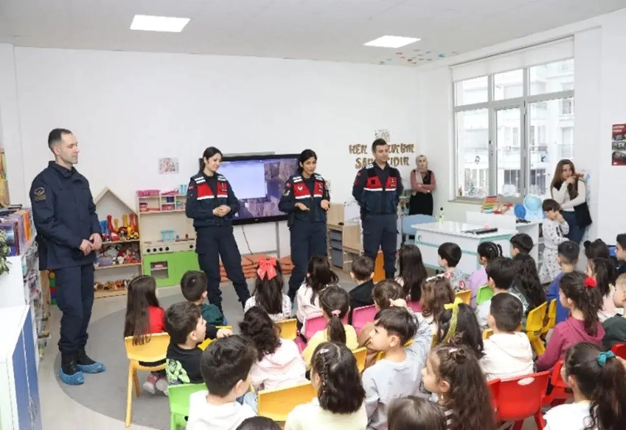 Jandarmadan Öğrencilere Sürpriz Ziyaret