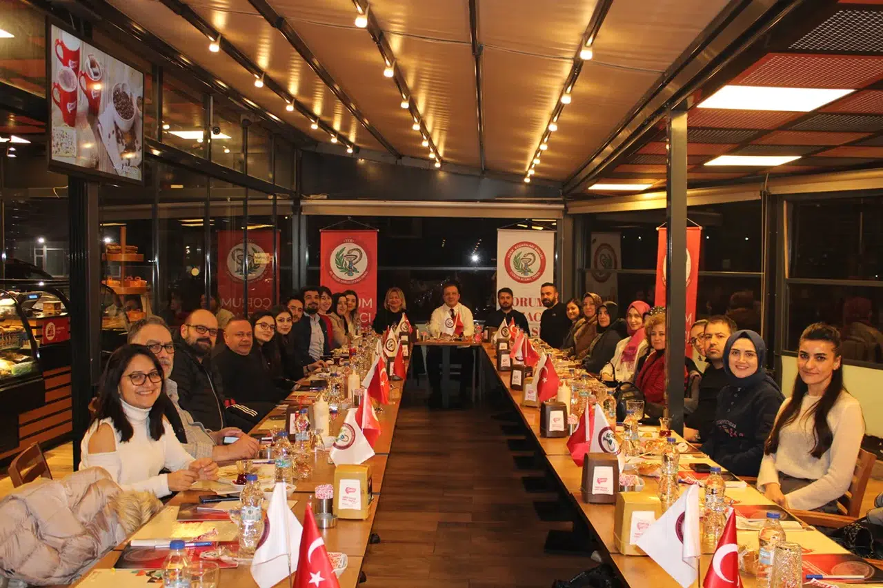 Kamu ve Özel Sektör Eczacıları Bir Araya Geldi
