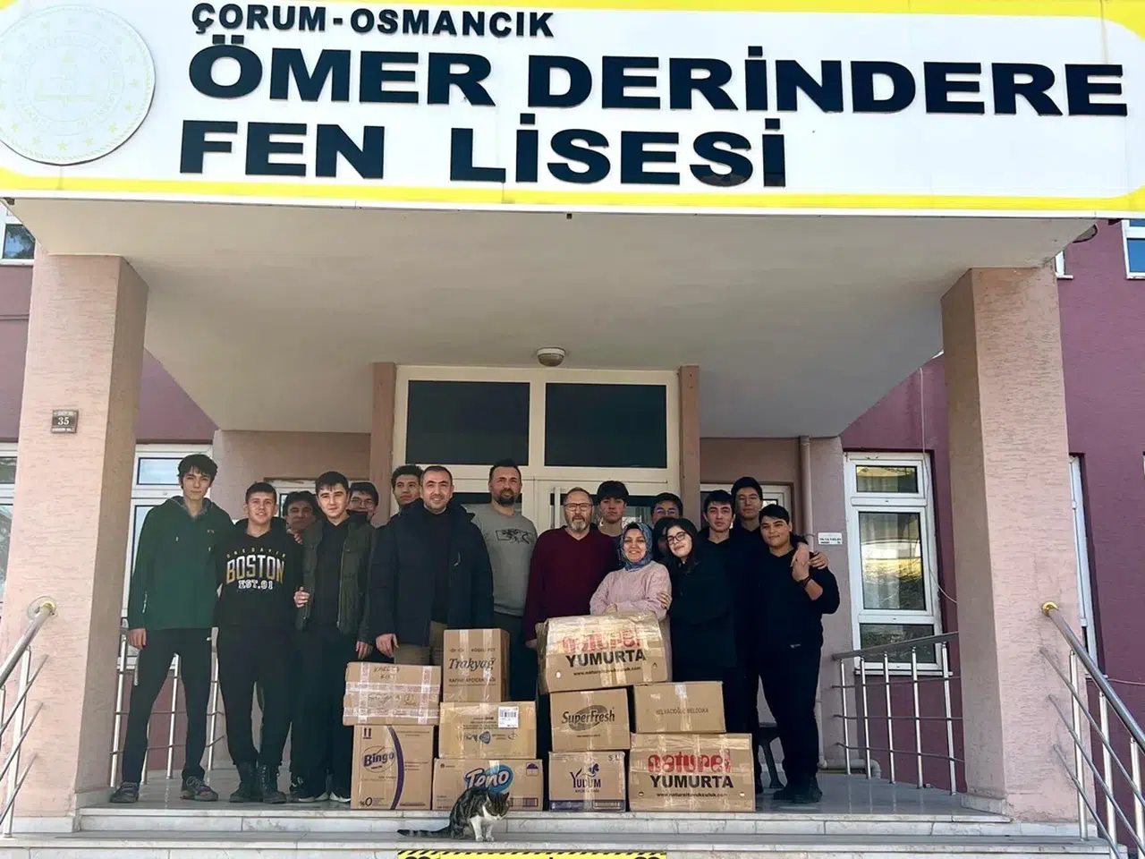 Lise Öğrencilerinden Miniklere Kitap Bağışı