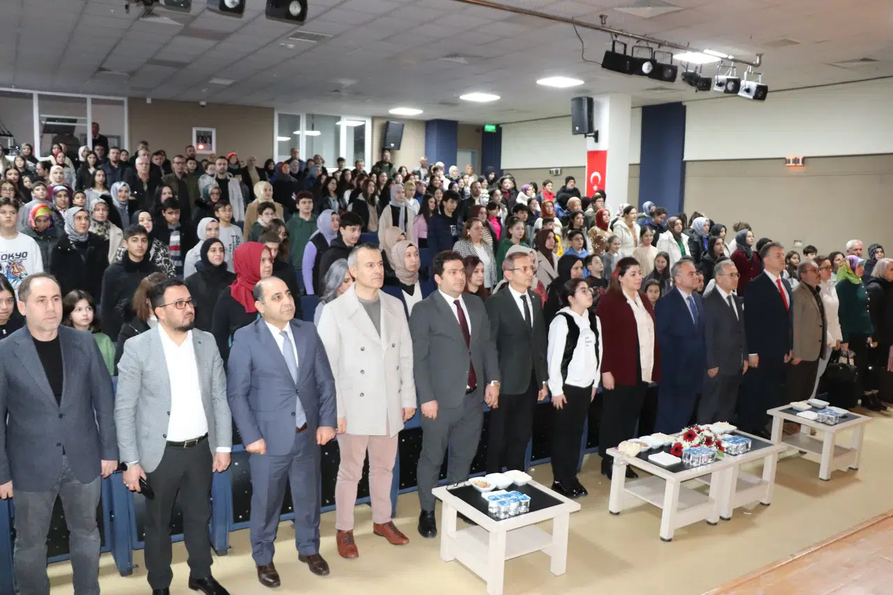 Öğrencilerle Birlikte Dizi İzlediler