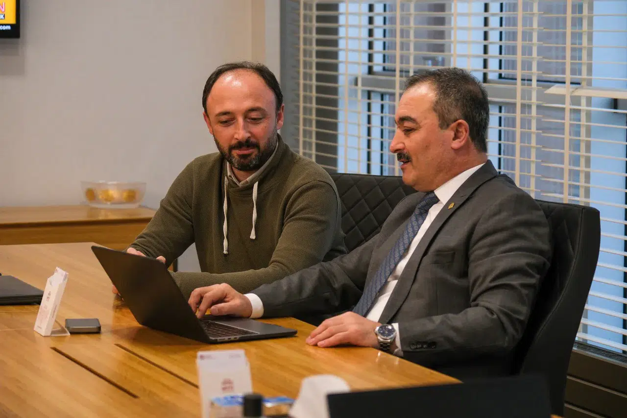 Öztürk, Yılın Karesini Seçti