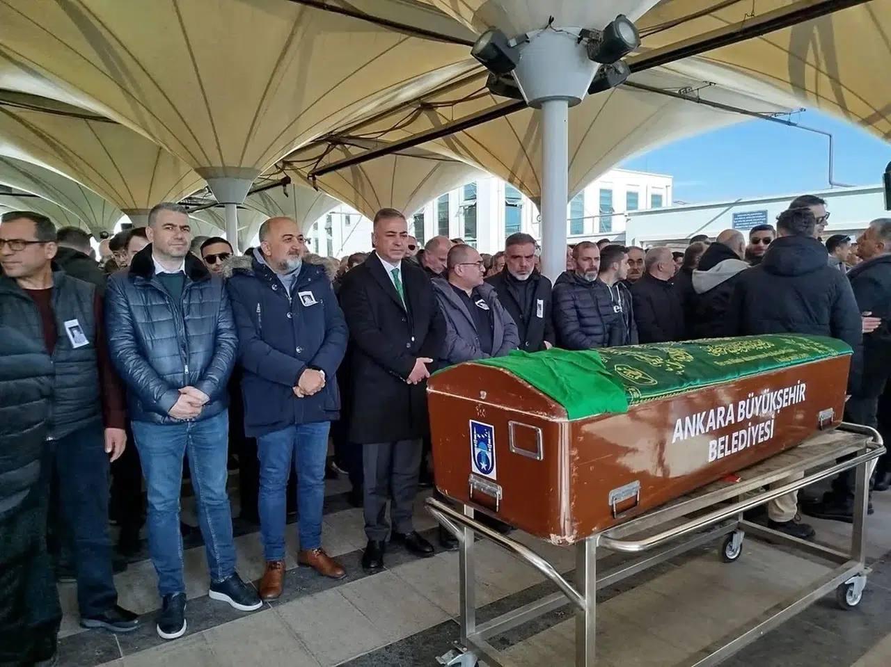 Tahtasız, Teyzesini Kaybetti