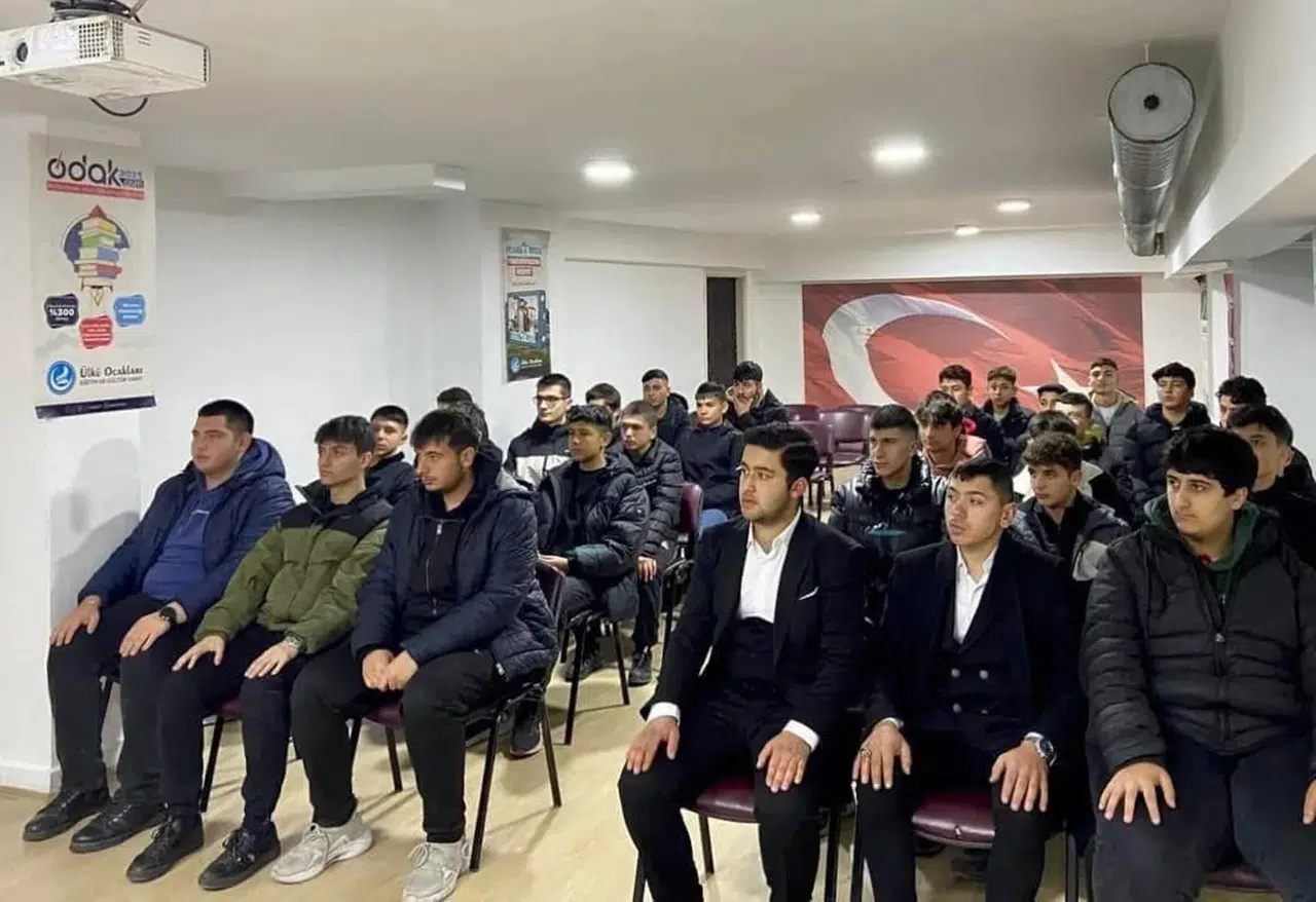 Tosik, Yeni Katılan Gençlerle Buluştu