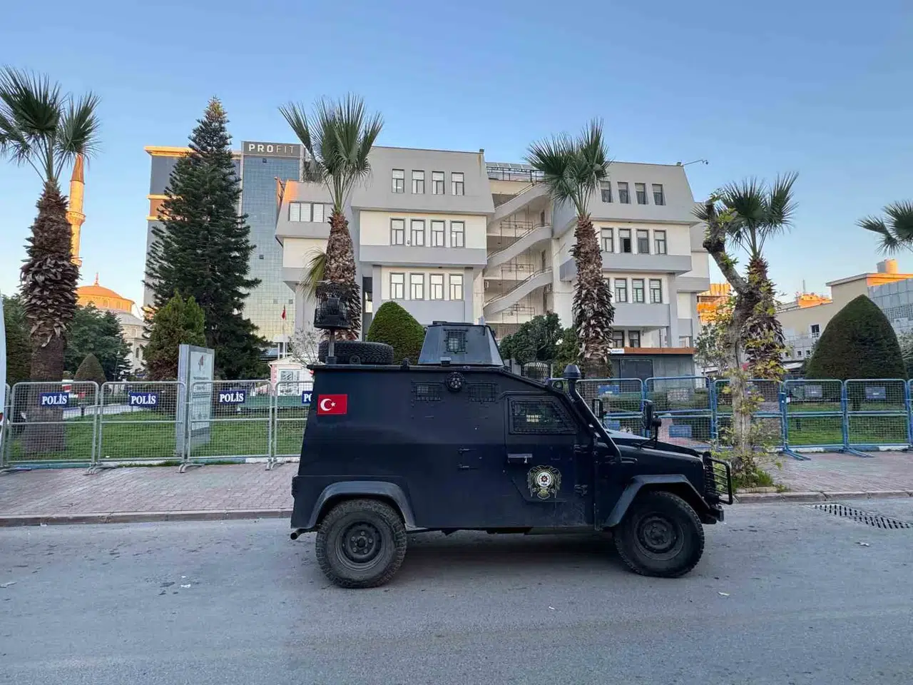 Akdeniz Belediyesinde Kayyum Vazifeye Başladı