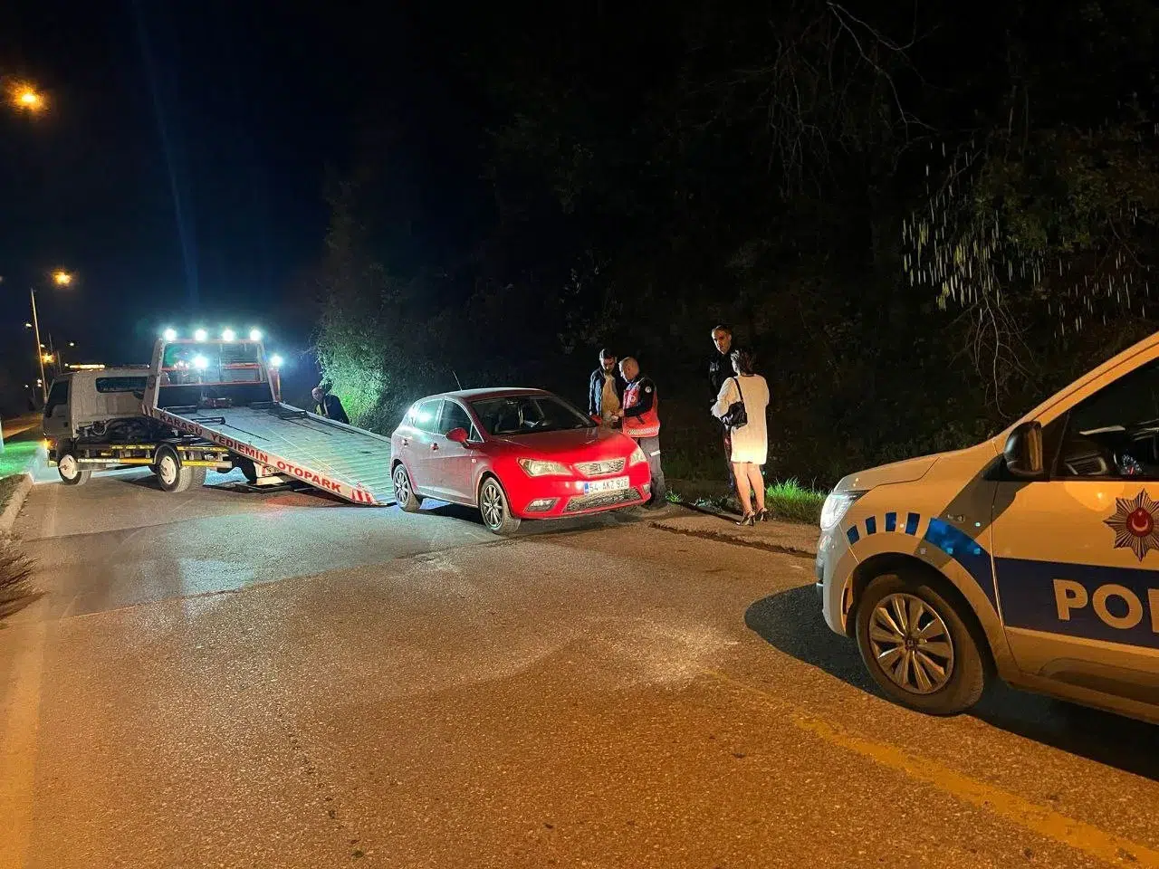 Alkollü Bayan Şoför Polisten Kaçarken Girdiği Aksi Tarafta Kaza Yaptı