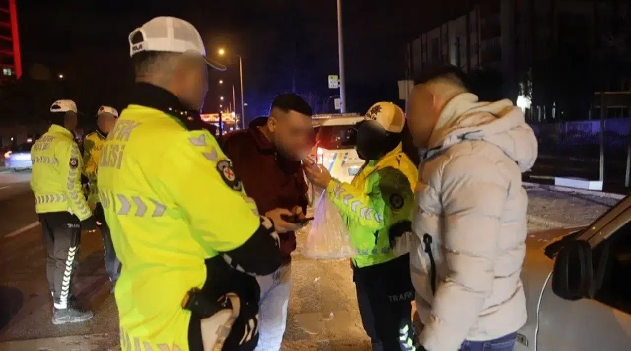 Alkollü Şoför ile Yer Değiştirdi, Fark Edip Asıl Şoföre Ceza Kesen Polise “İtiraz Etmiyoruz Ayıp” Dedi