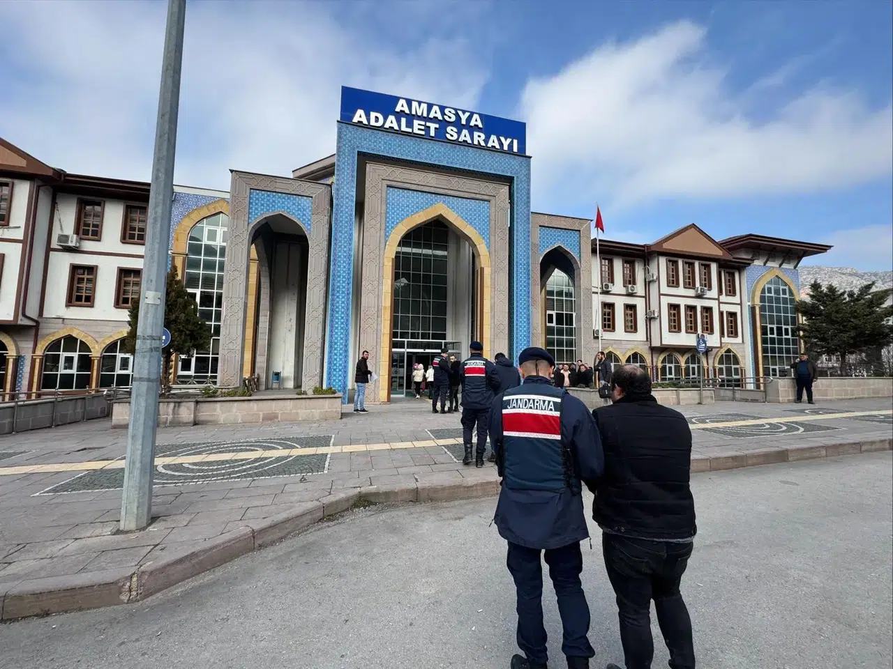 Amasya’da Girdikleri Bir Konuttaki Bütün Eşyaları Çalan Hırsızlar Samsun’da Yakalandı
