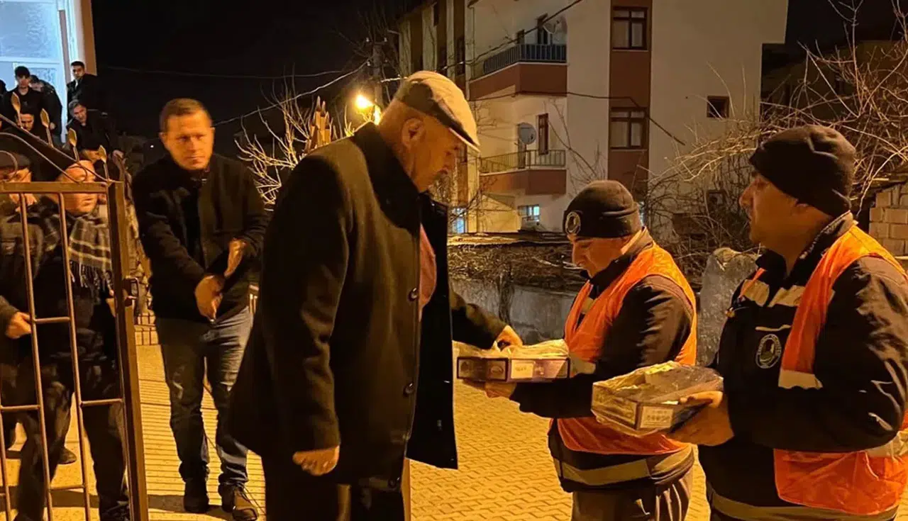 Sungurlu Belediyesi Lokum İkram Etti