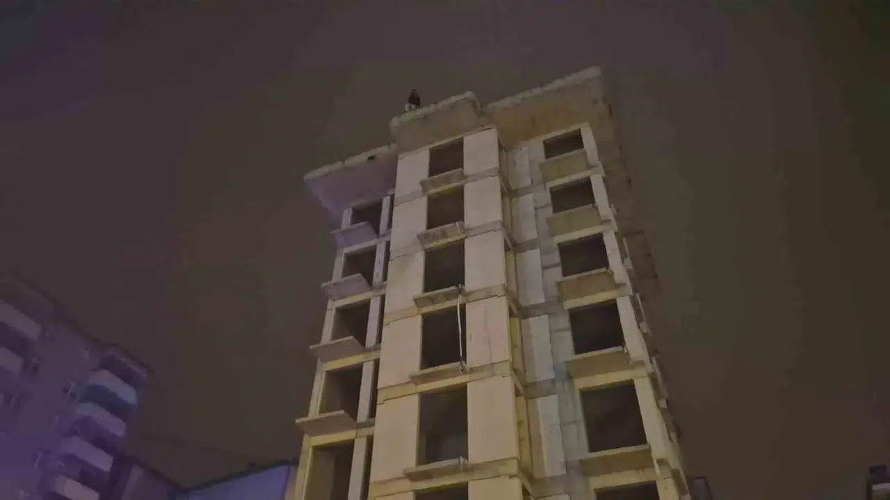 Bartın Emniyet Müdürlüğü Binası Önünde Hareketli Saatler