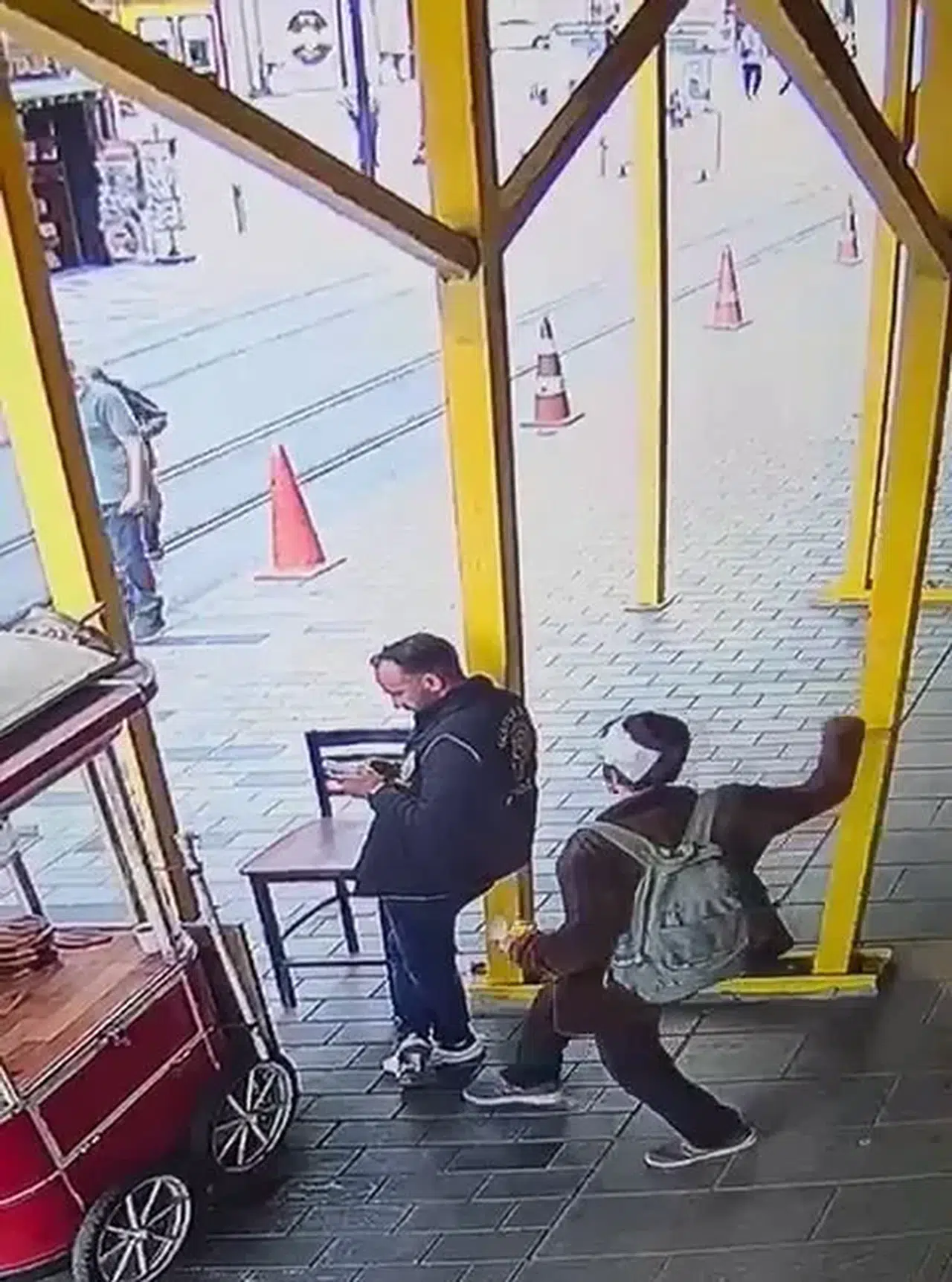 Beyoğlu’nda Polis Memurunu Ensesinden Bıçaklayan Sanık Hakim Karşısında: "Polisin Rastgele Bir Yaralanması Olmadı’’