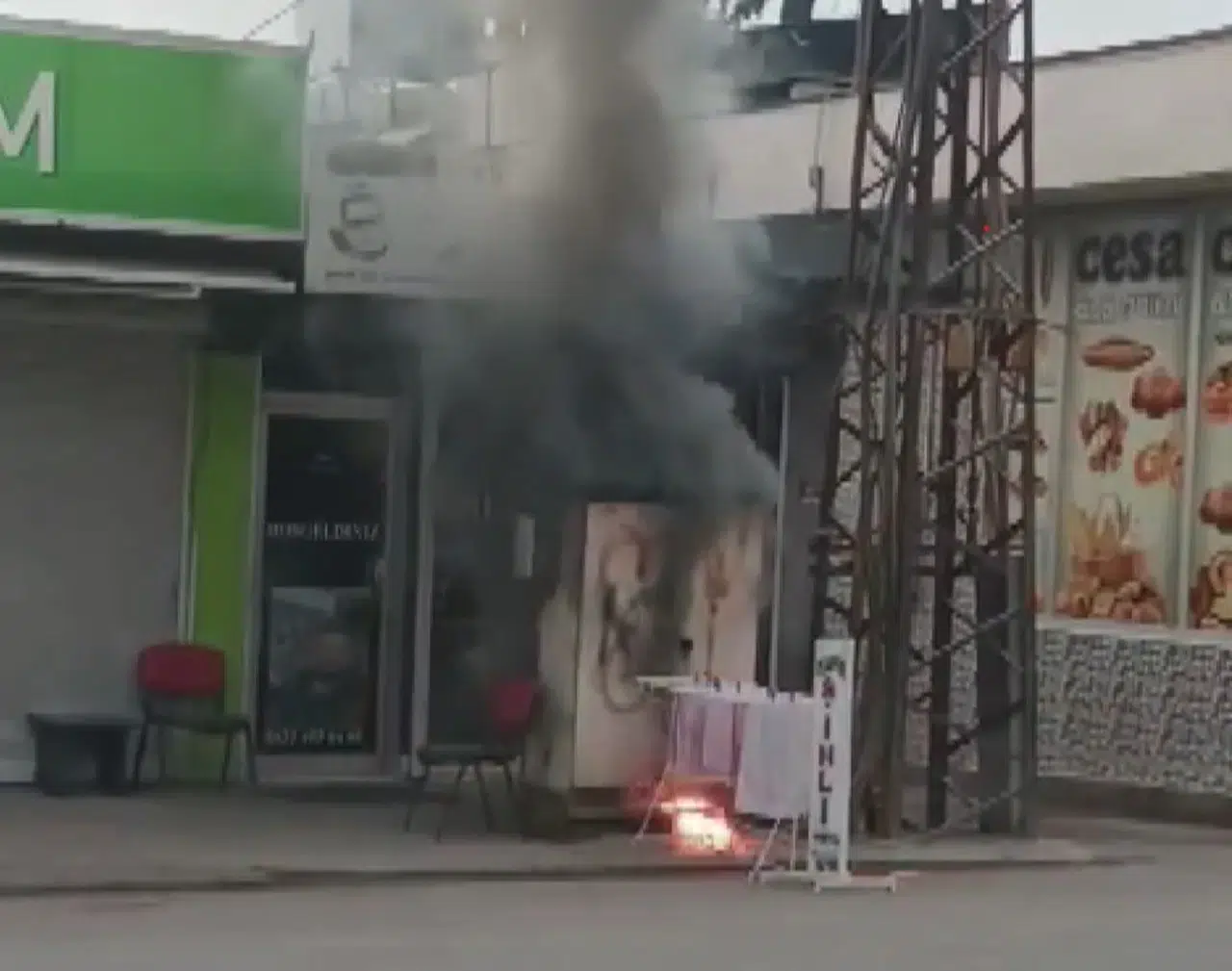 Bomba Üzere Patlayan Trafo Alevlere Teslim Oldu