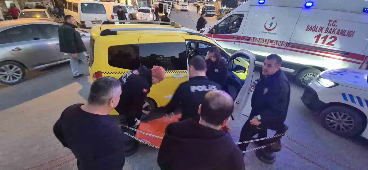 Bu türlü Uyku Görülmedi: Takside Kendinden Geçen Şahıs Polis ve Sıhhat Gruplarını Seferber Etti