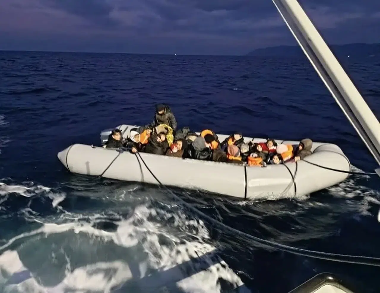 Çanakkale Açıklarında 14’ü Çocuk 26 Kaçak Göçmen Kurtarıldı