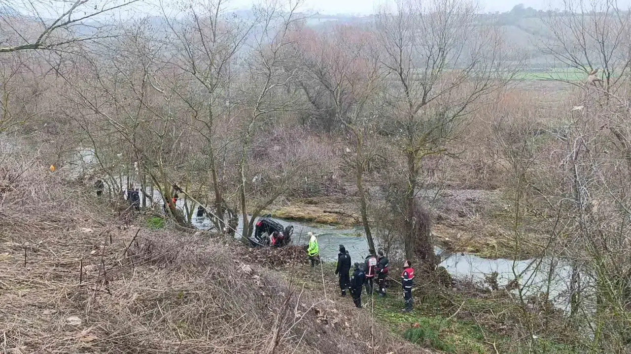 Çanakkale’de Arabanın Çaya Uçması Sonucu Kaybolan Kişi Meyyit Olarak Bulundu