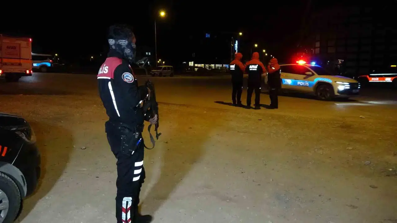 Canlı Bomba İhbarı Takımları Alarma Geçirdi