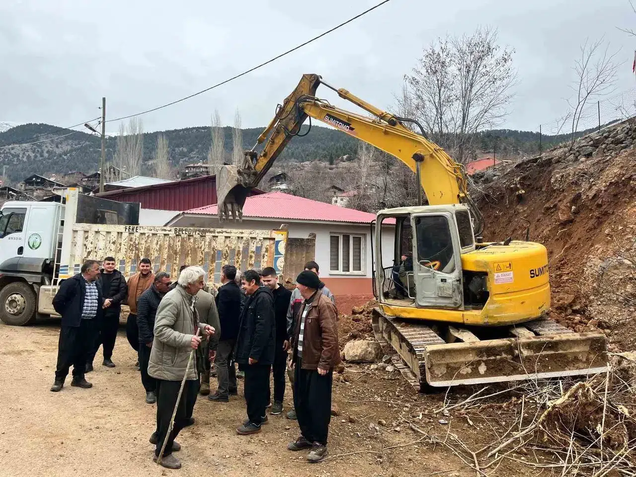 Dağ Köyünde Tarihinde Birinci Kere Yol Çalışması Yapıldı