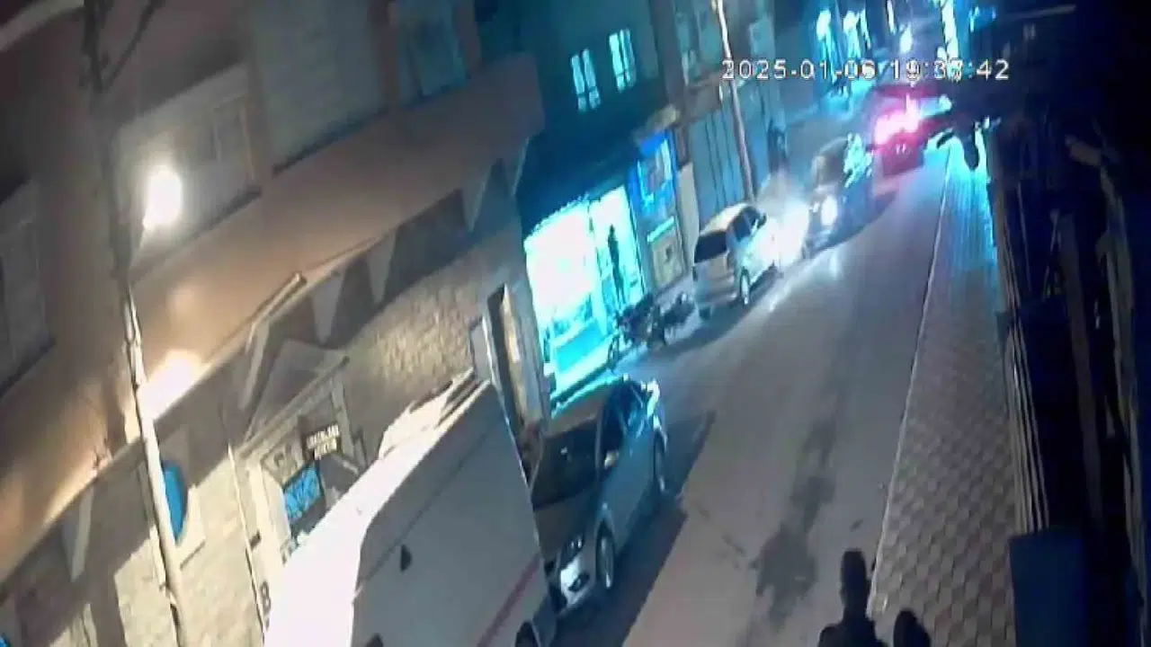 Dar Olması Sebebiyle Kaza Sokağı Haline Gelen Sokata 3 Gün Ortayla Yaşanan İkinci Kaza Kamerada