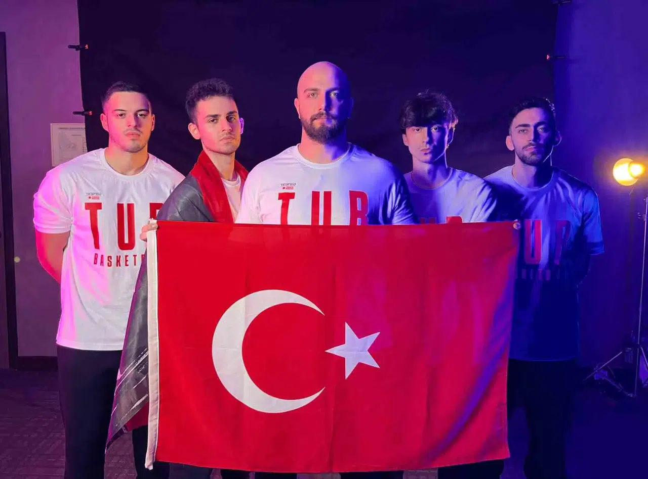 E-Spor Ulusal Ekibinden Gururlandıran Dünya İkinciliği