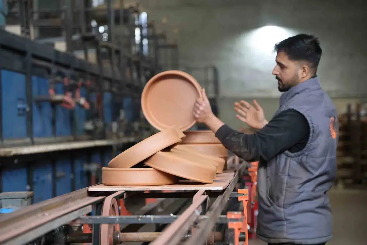 Elazığ’da 300 Ton Toprak Çömleğe Dönüştürülerek 25 Ülkeye İhraç Ediliyor