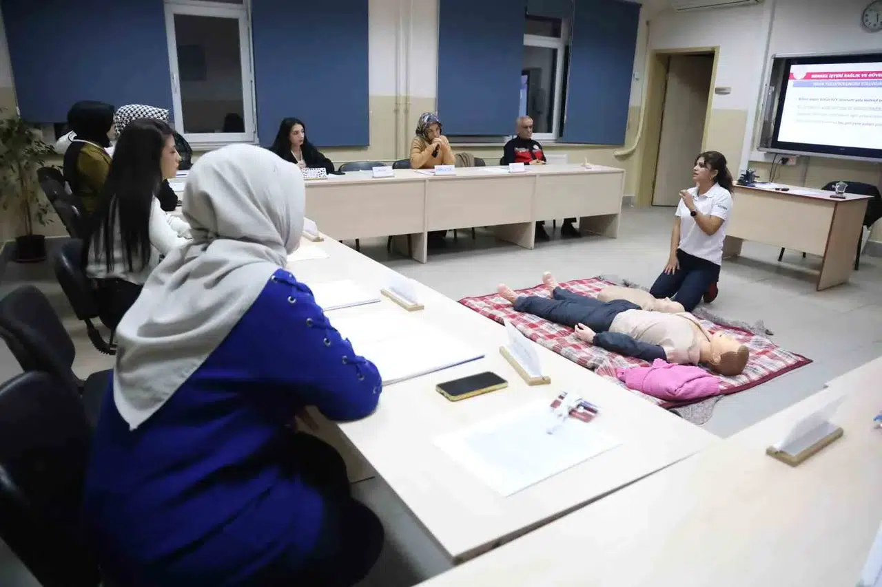Elazığ’da ‘Hasta ve Yaşlı Öz Bakımına Destek’ Kursuna Ağır İlgi