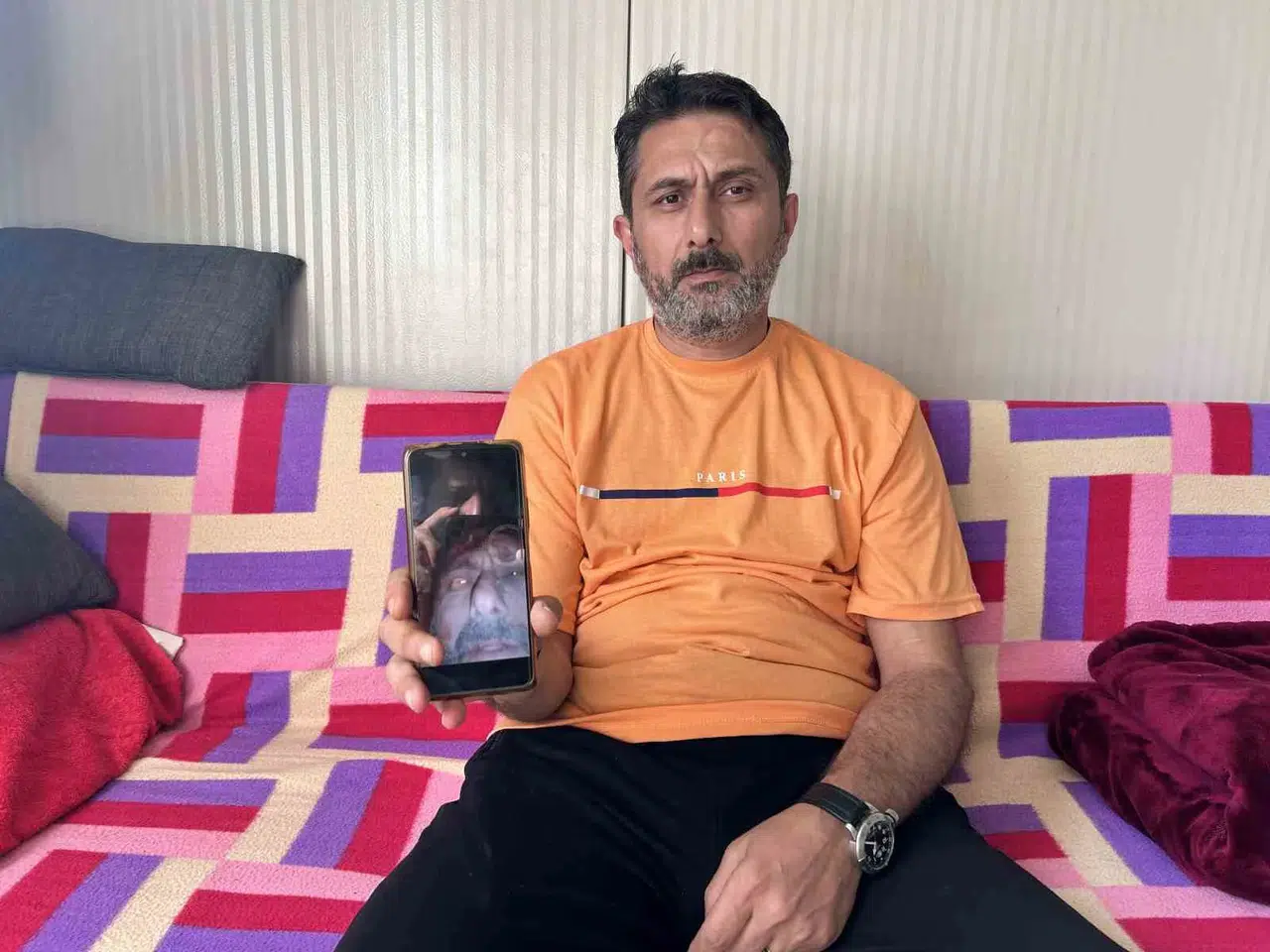 Enkaz Altında Yaşadığı Diyalogla Sarsıntının Acısını Unutturan Ahmet Ağabey, Asrın Felaketinin Üzerinden Yıllar Geçse de Söyledikleriyle Gülümsetiyor