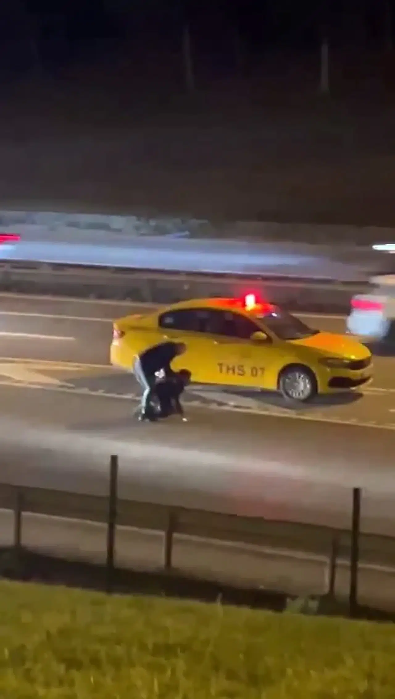 Fiyatını Alamadığı Müşterisini Yol Ortasında Dövdü