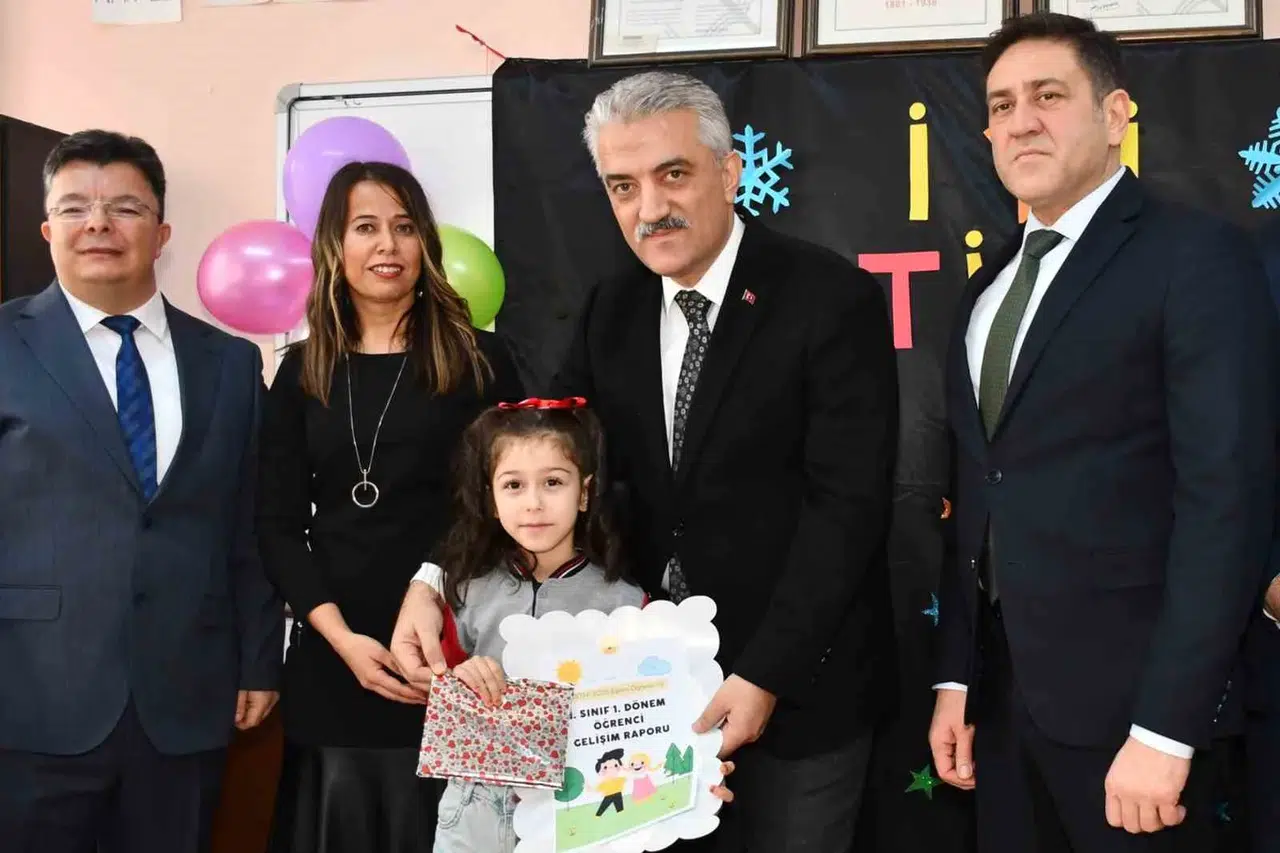 İlkokul 1. Sınıflarda Yeni Periyot Başladı: Öğrenciler Artık Karne Yerine ’Gelişim Raporu’ ile Bedellendiriliyor