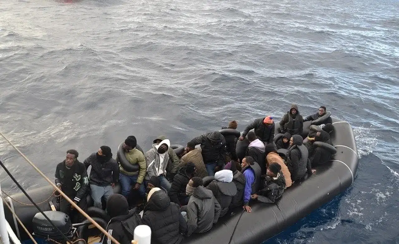 İzmir Açıklarında 32 Sistemsiz Göçmen Yakalandı, 29’u Kurtarıldı
