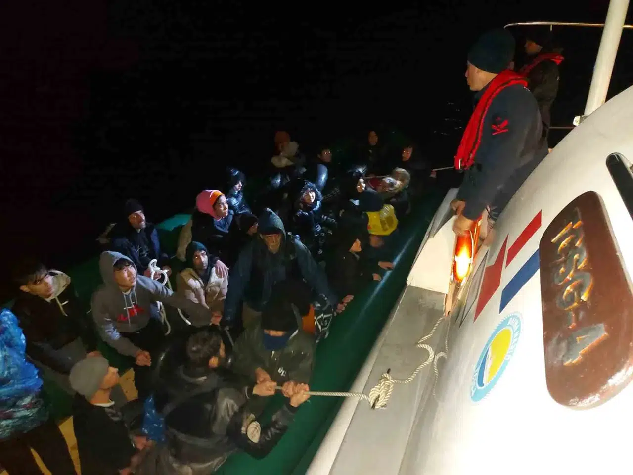 İzmir Açıklarında Vefata Sürüklenen 40 Göçmen Kurtarıldı