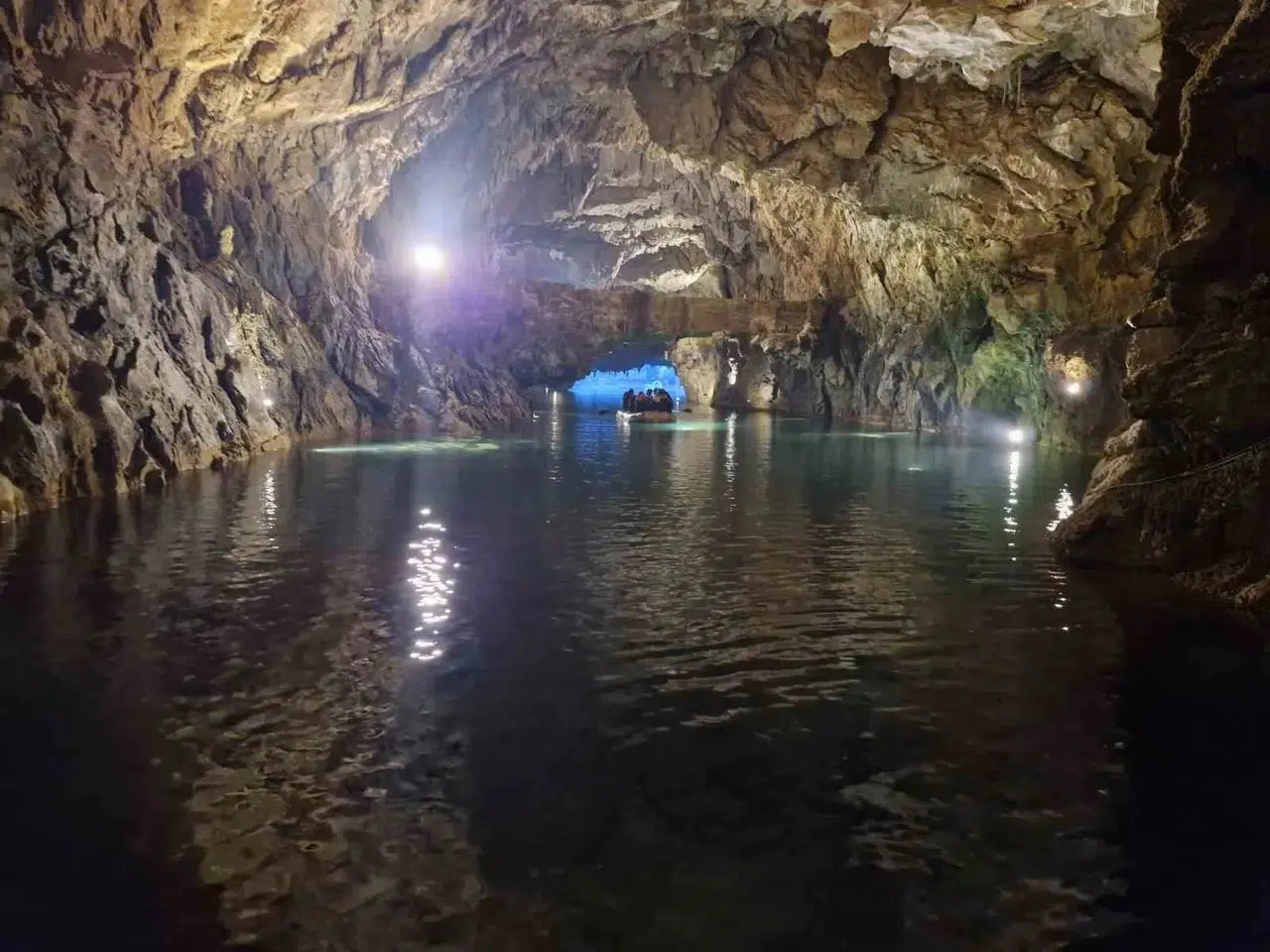Kahverengiye Bürünen Su Turkuaz Rengine Döndü, Dünyaca Ünlü Altınbeşik Mağarası Yine Ziyarete Açıldı