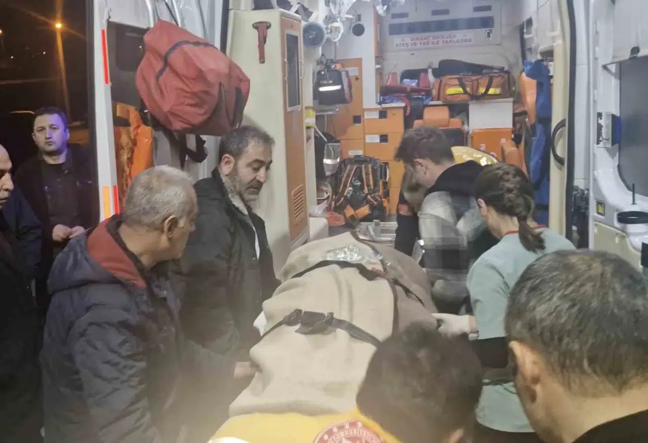 Kamyonun Çarptığı Polis Memuru, Eğitim ve Araştırma Hastanesine Sevk Edildi