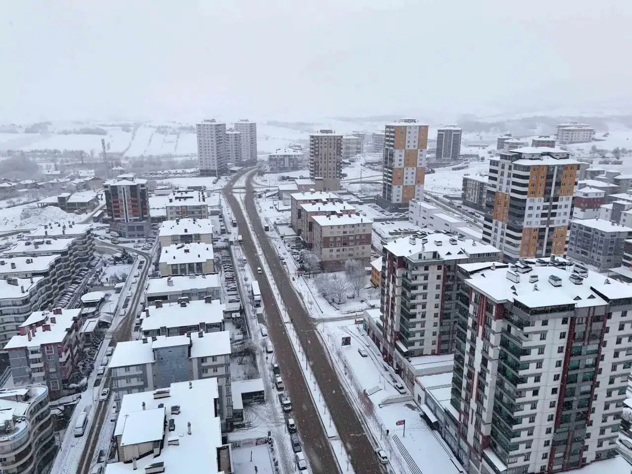 Kastamonu’da Kar Yağışı Kent Merkezini Beyaza Bürüdü