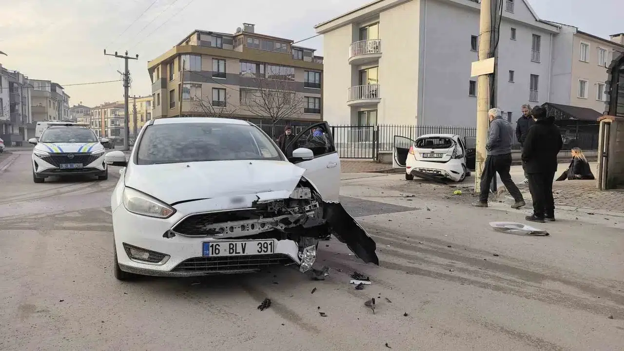 Kazada Aracında Hasar Olduğunu Gören Şoför Gözyaşlarına Boğuldu